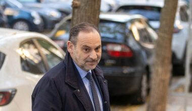 Ábalos reafirma desde la cárcel que «no se reconoce en los audios» y que no será «el único» del PSOE en «ser recordado»