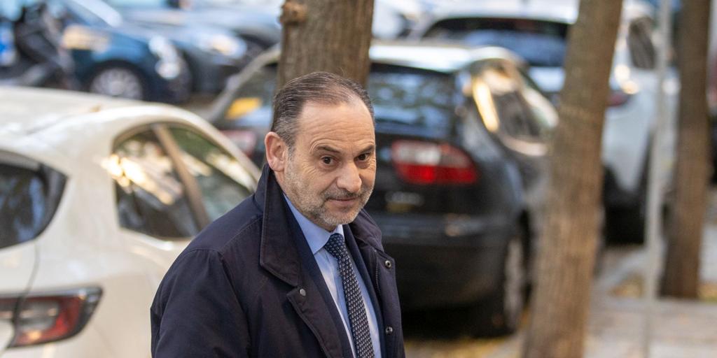 Ábalos reafirma desde la cárcel que «no se reconoce en los audios» y que no será «el único» del PSOE en «ser recordado»