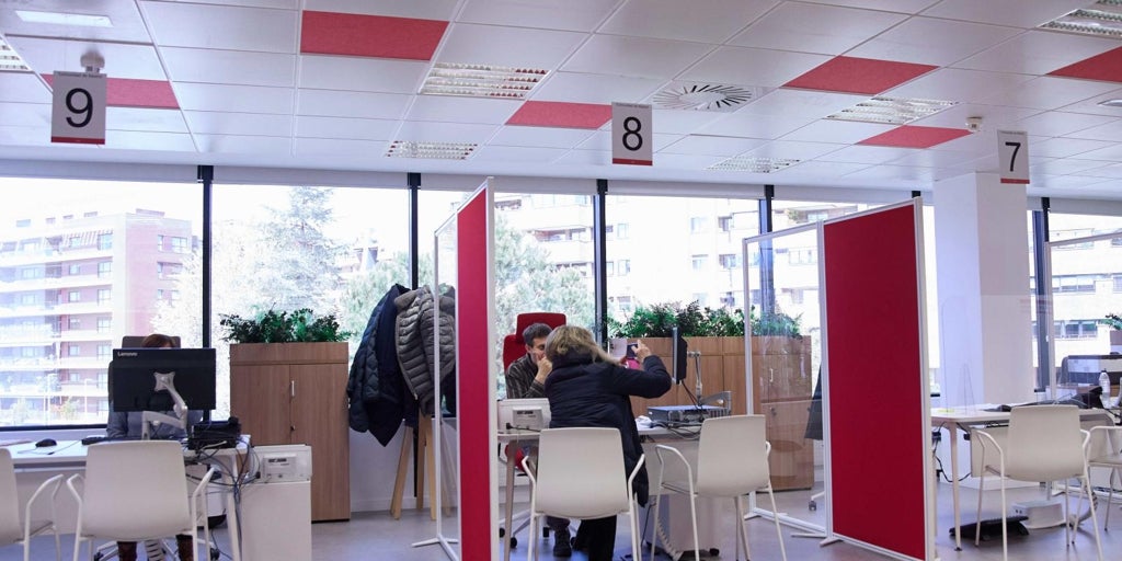 Los funcionarios empiezan a recibir la paga extra de hasta 1.200 euros con los atrasos de la subida de este año