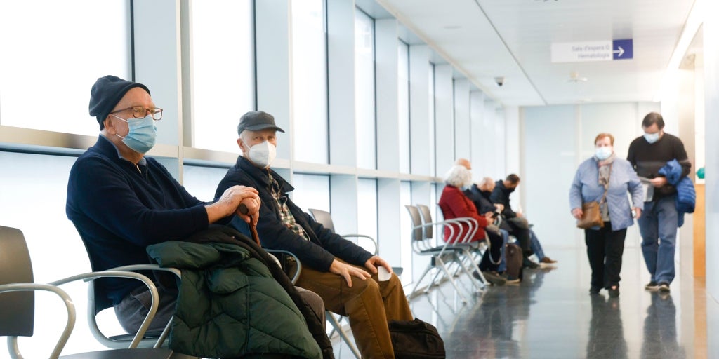 La Comunidad de Madrid aconseja el uso de mascarillas en residencias por el repunte de la gripe