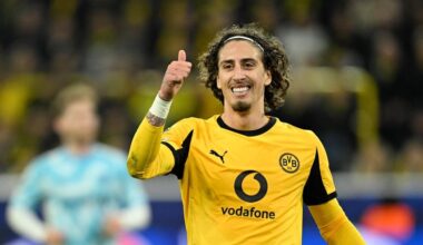 Fabio Silva presiona en busca de la cesión