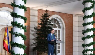 Sánchez se bunkeriza con sus fieles en una remodelación mínima del Gobierno