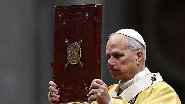 El Papa León XIV oficia su primera misa del gallo