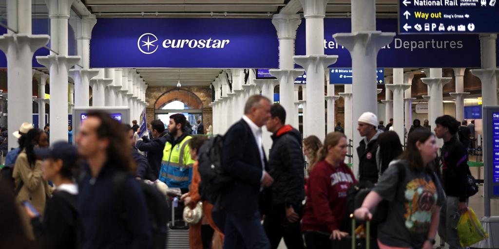 Eurostar suspende hasta nuevo aviso todos los trenes entre Londres, París, Ámsterdam y Bruselas por un fallo eléctrico