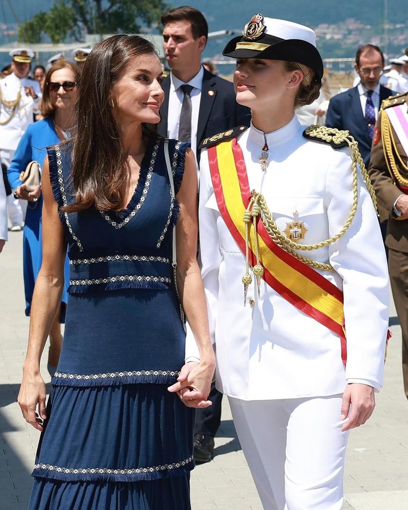 La Princesa Leonor y doña Letizia visitan Marín