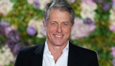 Hugh Grant, el 'gentleman' inglés de los 2000 que ya ha cumplido los 65, revela su procedencia: "Soy medio indio"