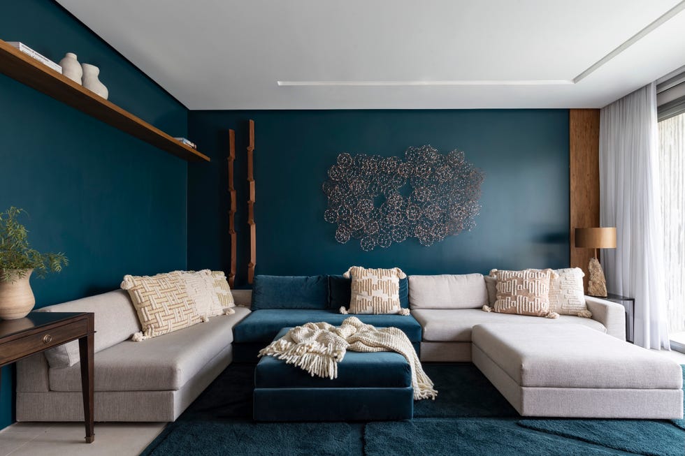 fachada inspirada islandia, suelo espanol, estanque piedra indonesia, casa internacional elegante, abierta y luminosa