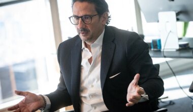 El consorcio vasco de BBK-Kutxabank-IVF y Colliers se reparten Ayesa por 1.000 millones - Expansión