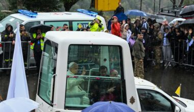 El papa llama a la esperanza ante una multitud de jóvenes en Líbano
