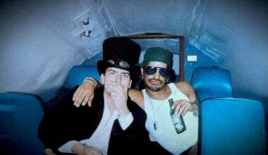 Slash, Ozzy y noches inolvidables: Charlie Sheen revela su lado “rockero” en su nueva autobiografía