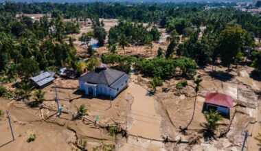 Países asiáticos luchan por distribuir ayudas tras las inundaciones que dejan 1.300 muertos