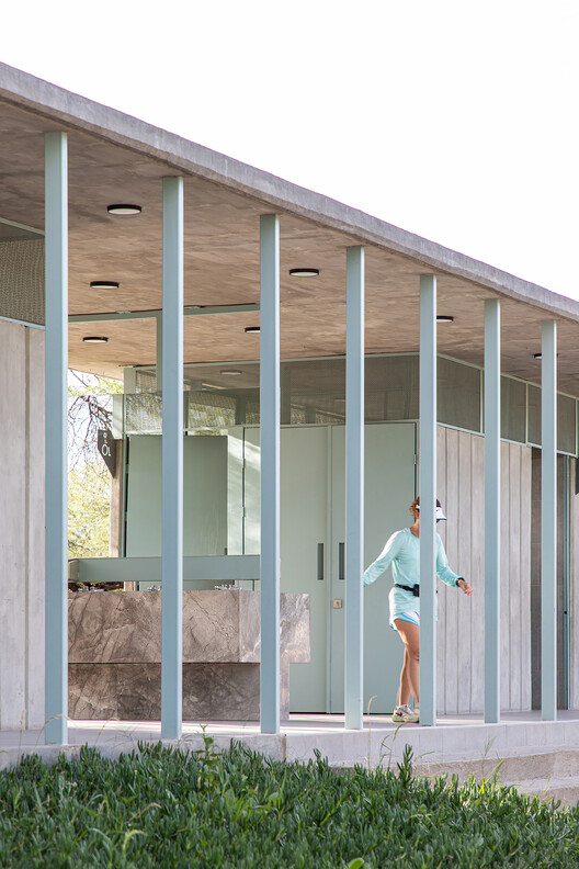 Servicios Sanitarios Parque Metropolitano  / tactic-a - Fotografía interior, Concreto