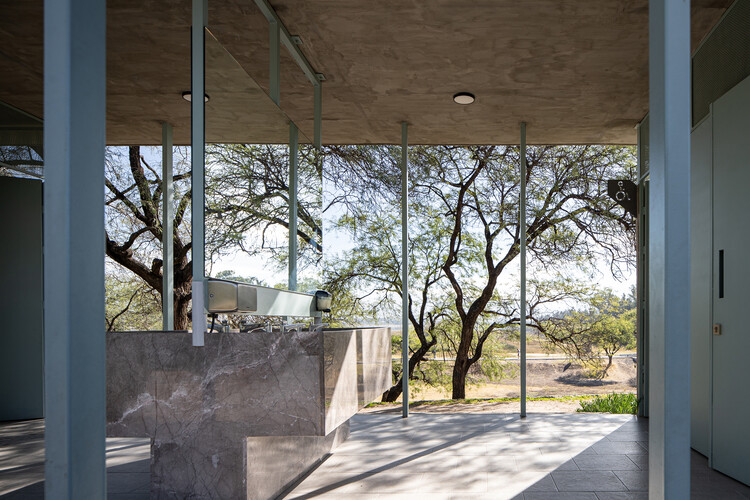 Servicios Sanitarios Parque Metropolitano  / tactic-a - Imagen 3 de 18