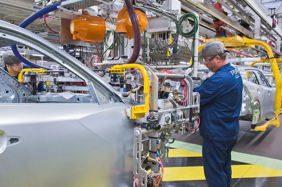 El vehículo eléctrico recibe una lluvia de 6.000 millones en España - Expansión