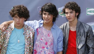 Los Jonas Brothers y el reto de crecer con anillos de castidad: “Era extraño el interés en nuestra vida sexual”