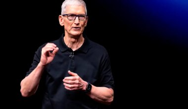 Apple anuncia la salida de dos ejecutivas más, en medio de cambios en su cúpula - Expansión