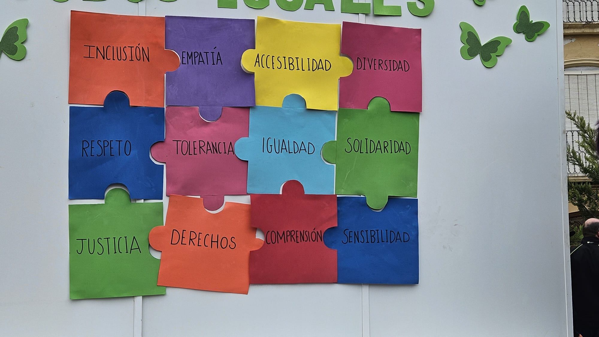 Puzzle conmemorativo 'Todos iguales, todos diferentes'