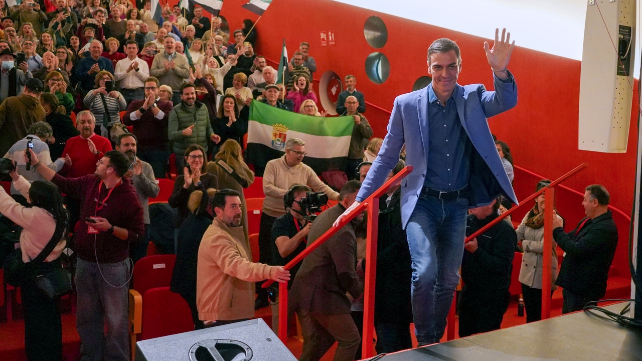 Sánchez tapa la imputación de Gallardo con la trampa de la deuda ante las elecciones de Extremadura