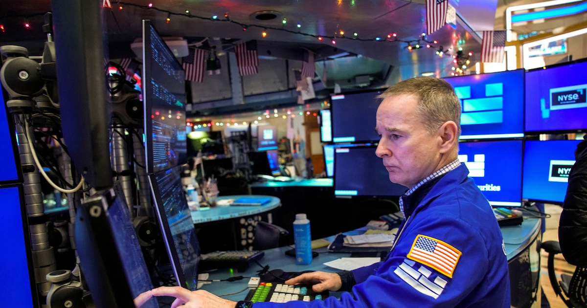 Cae fuerte el riesgo país después de que el Gobierno anuncio la emisión de nueva deuda en dólares en el mercado