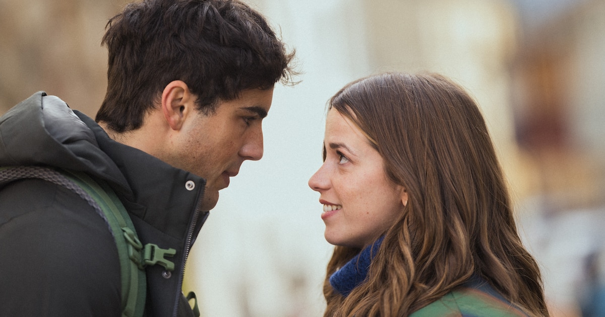 Óscar Casas protagoniza un ‘spin-off’ de ‘Tres metros sobre el cielo’, una comedia romántica sin sentido que encuentra un hueco para retratar la crisis de la generación Z