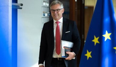 Magnus Brunner, comisario de Migración, tras el avance de los 'centros Meloni': "Un gran día, hemos aprobado medidas que realmente cambiarán la política migratoria europea" - El Mundo