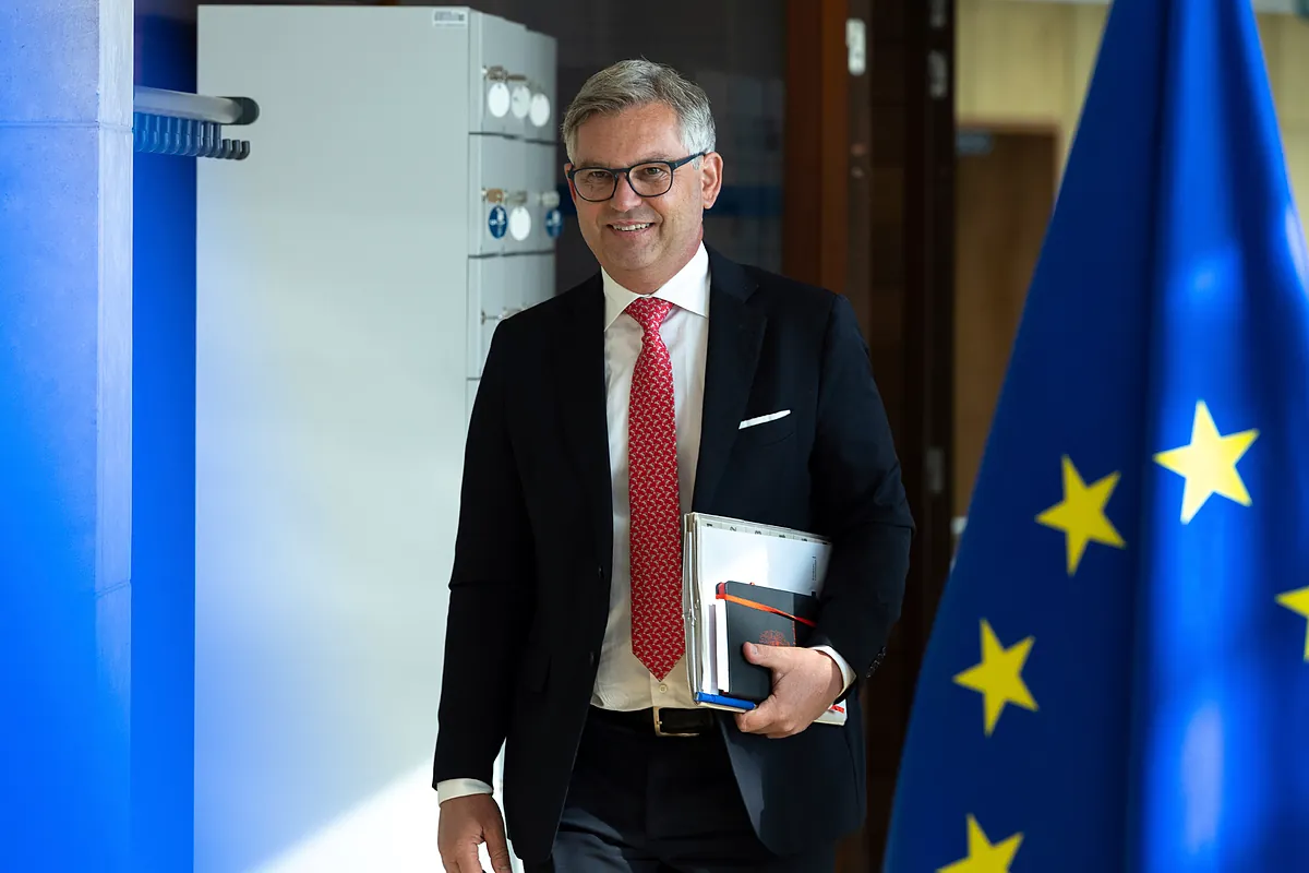 Magnus Brunner, comisario de Migración, tras el avance de los 'centros Meloni': "Un gran día, hemos aprobado medidas que realmente cambiarán la política migratoria europea" - El Mundo