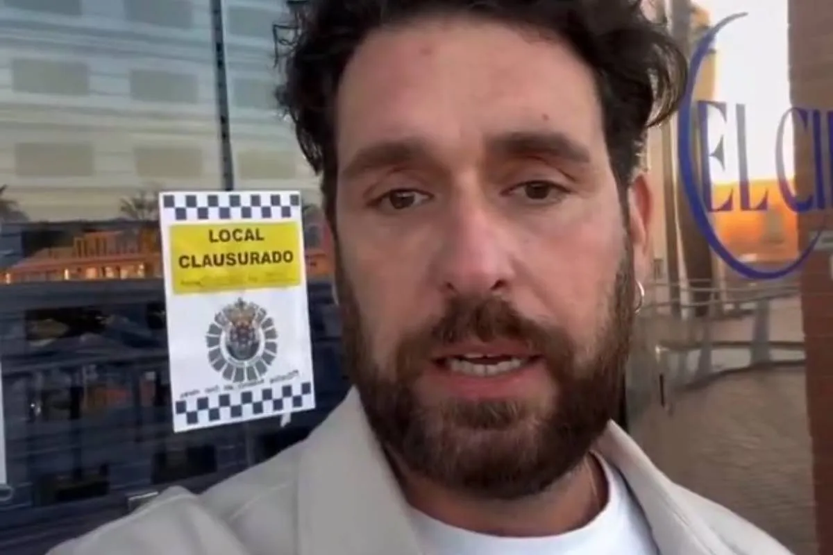 Fran Antón, el marido de Kiko Hernández, se encadena a su bar en Melilla y se declara en huelga de hambre - El Mundo