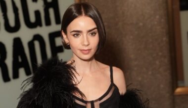 Lily Collins reaparece a una semana del estreno de 'Emily in Paris' con dos looks de Navidad explosivos