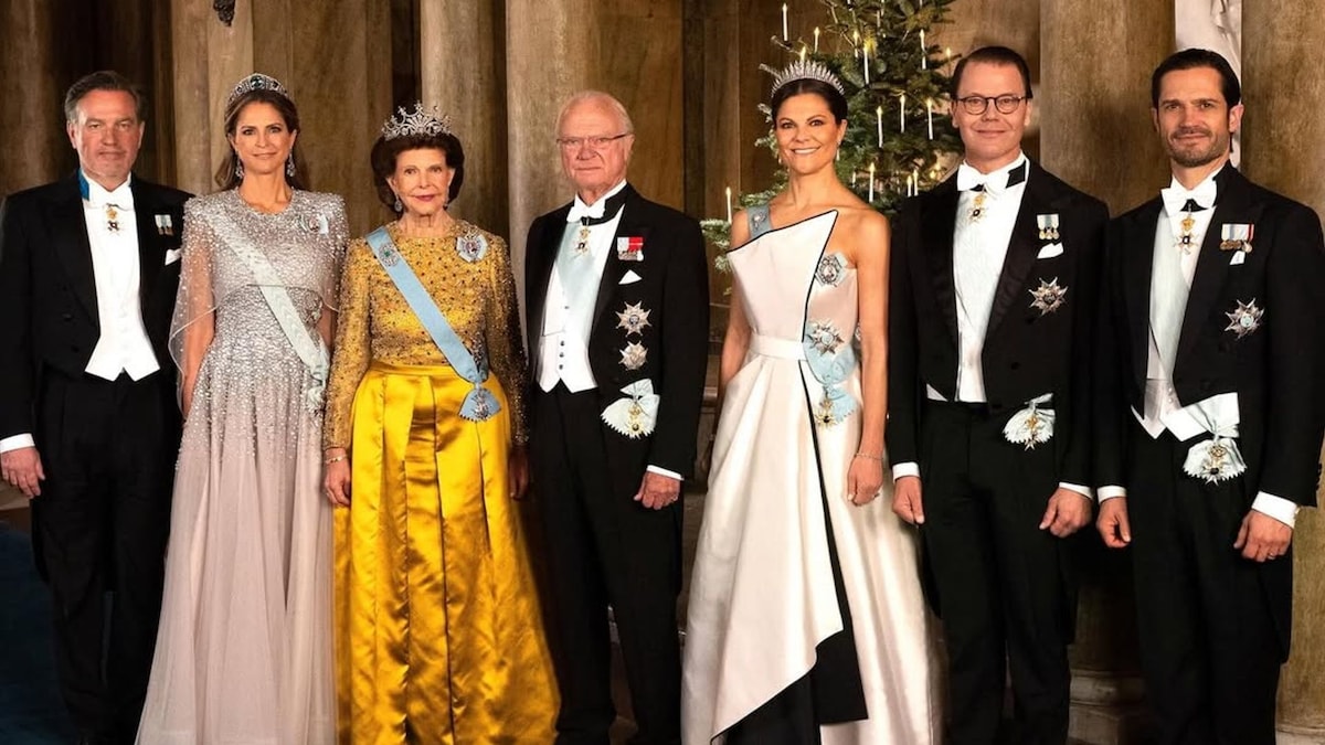 Carlos Felipe de Suecia, solo en los Premios Nobel por primera vez desde su compromiso, mientras salen a la luz los vínculos de la princesa Sofía con Epstein