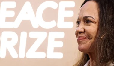 Peluca, 10 controles militares, una barca de madera y la cobertura de EEUU... Los nuevos detalles de la salida de Venezuela de María Corina Machado - El Mundo