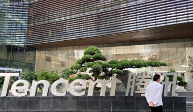 Paramount dijo que la empresa china Tencent retiró su parte de la oferta por Warner Bros para evitar reparos de seguridad