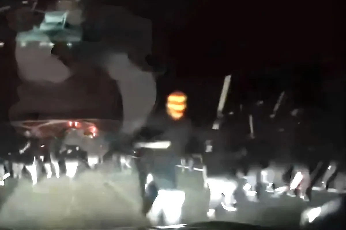 El historial mafioso de los ultras polacos que emboscaron dos autobuses para linchar a aficionados del Rayo: "Hubo un frenazo y salieron en manada con bates y barras de hierro" - El Mundo