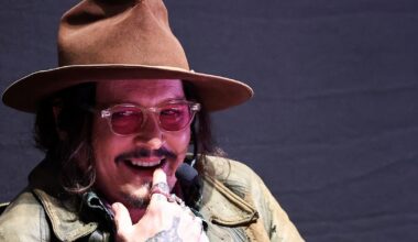 Johnny Depp regresa a Japón tras ocho años y se emociona con el apoyo masivo de sus fans