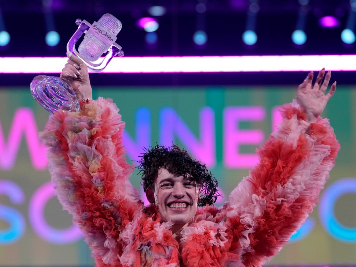Nemo, el ganador suizo de Eurovisión, devuelve el trofeo debido a la participación de Israel