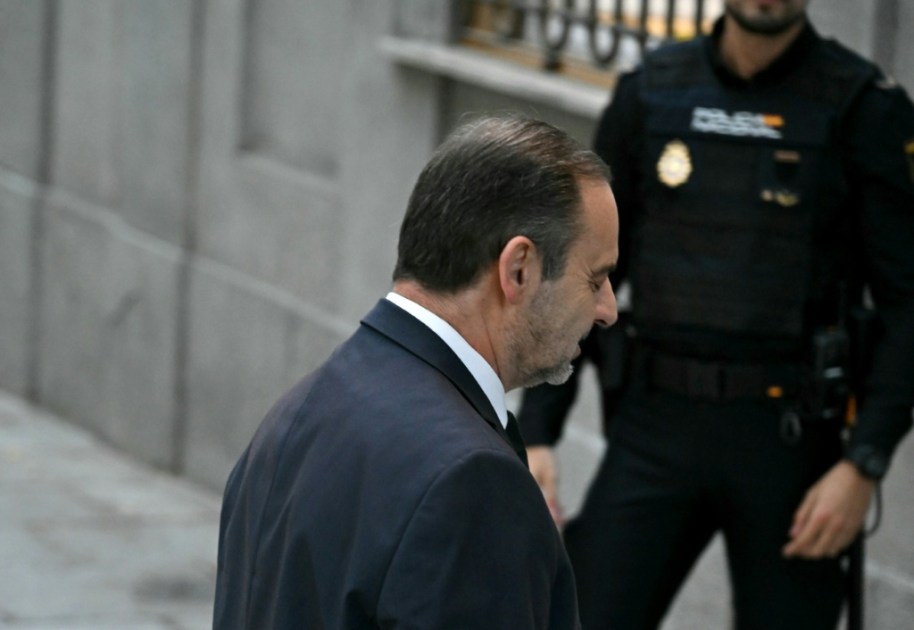 Los casos de prostitución y acoso sexual ponen en peligro el apoyo femenino al Partido Socialista español