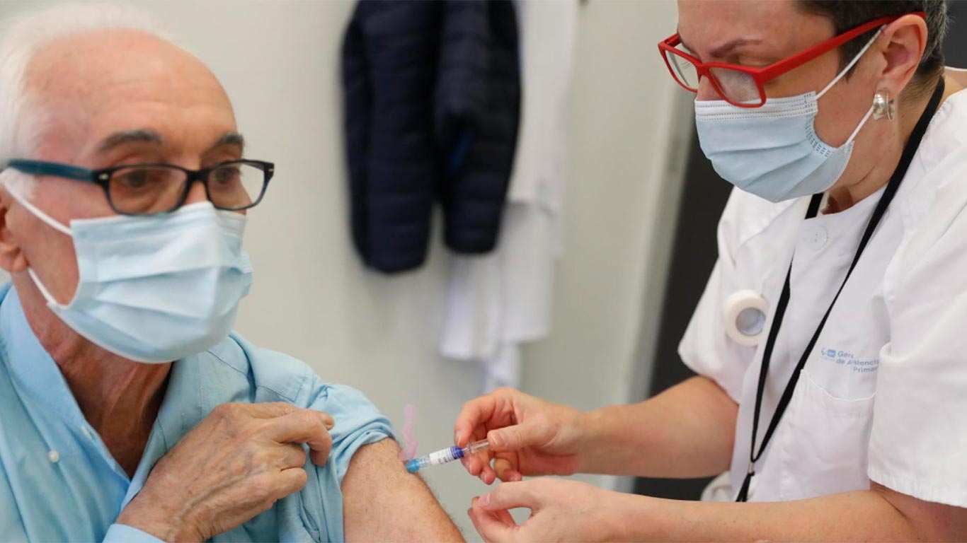 La Comunidad recomienda usar mascarillas en residencias para protegerse frente a la gripe