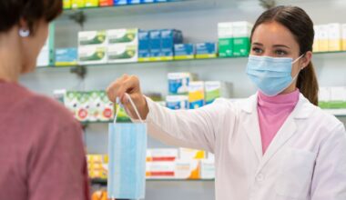 Madrid recomienda desde hoy el uso de mascarilla en centros sanitarios