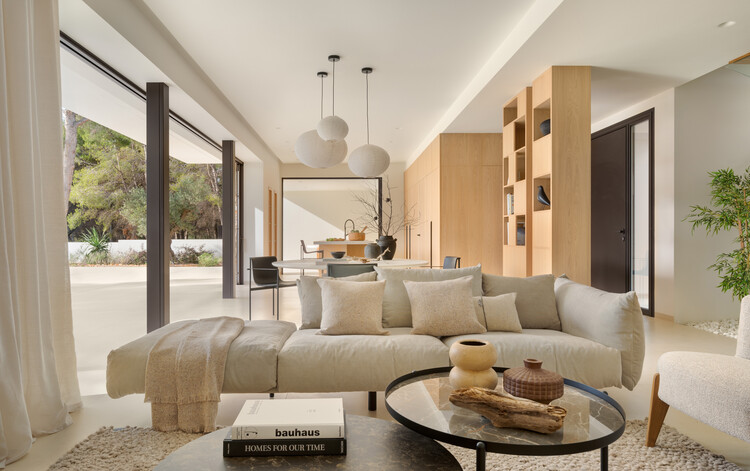 Vivienda Unifamiliar Costeres / Pasqual Giner Arquitectura - Fotografía interior, Sala de estar, Sillones, Mesas, Sillas, Iluminación