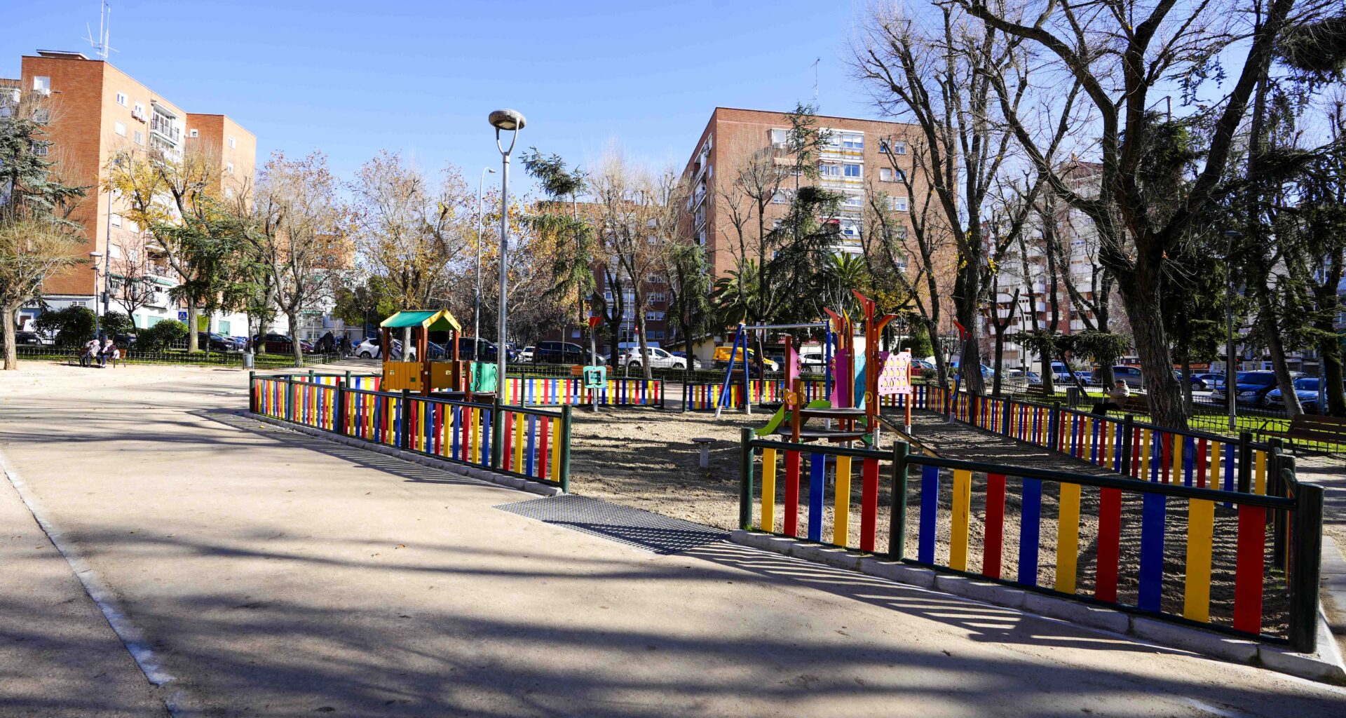 El alcalde de Móstoles visita el Parque de Castilla y León, tras las actuaciones de mejora