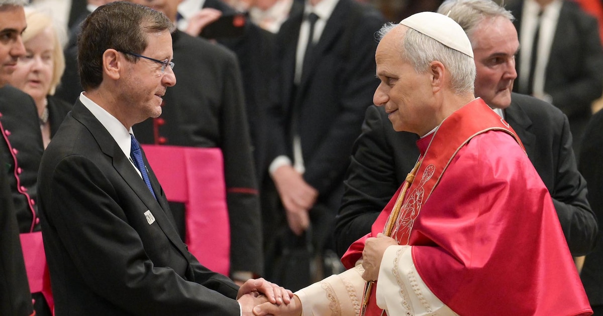El papa León XIV condenó el antisemitismo tras el atentado en Sídney y dialogó con el presidente de Israel