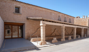 Centro Cultural Abeurador Santanyi / Arquitectura Rambla 9
