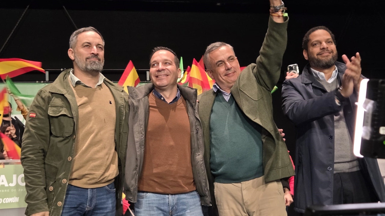 Abascal cierra la campaña de Vox contra el bipartidismo ante su 'telonero' Óscar Fernández