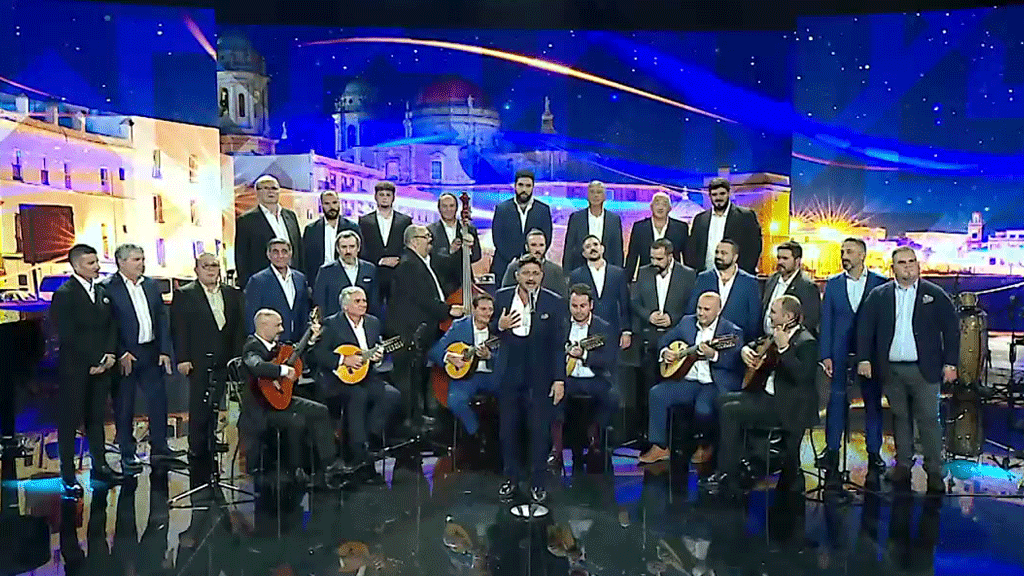 Especial Carlos Cano | El coro de Julio Pardo canta "Habaneras de Cádiz" como homenaje a Cano