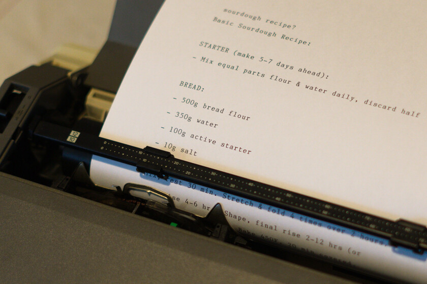 Chatear con la inteligencia artificial sin pantallas es posible… usando una máquina de escribir. Así lo ha logrado este ingeniero