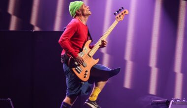 Flea reveló el proceso creativo de las canciones de Red Hot Chili Peppers: “Muchos temas nacieron de ensayos improvisados”