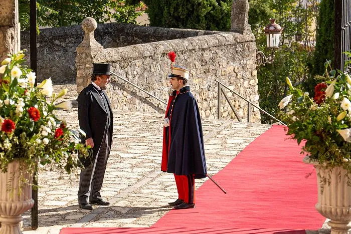 Avance de 'La Promesa', capítulo 740 del martes 23 de diciembre: Lorenzo se queda compuesto y sin novia - El Mundo