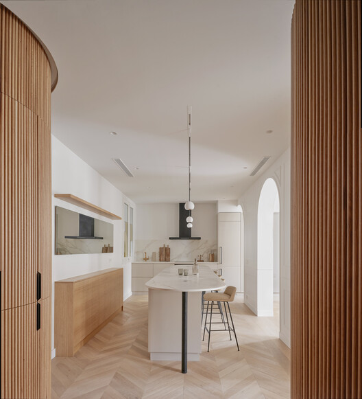 Long Flat / MIEL Arquitectos - Fotografía interior, Cocina, Madera, Sillas