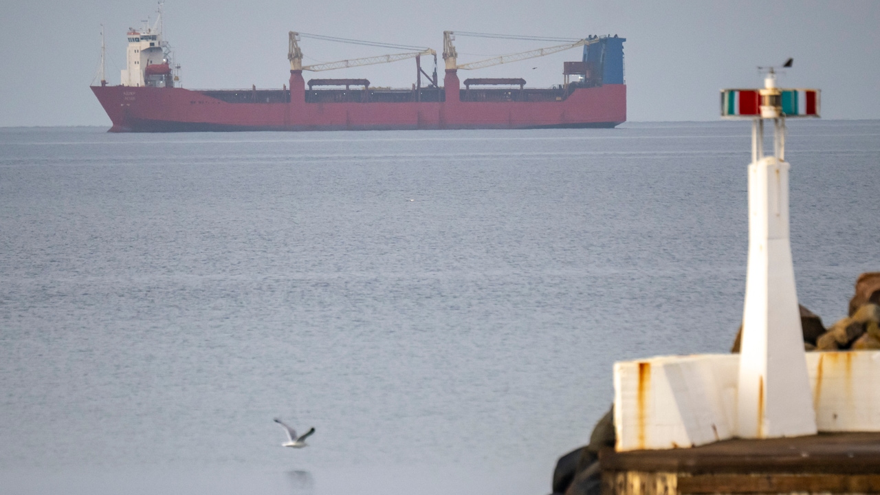 Suecia aborda a un carguero ruso sancionado después de que emitiera un aviso de socorro