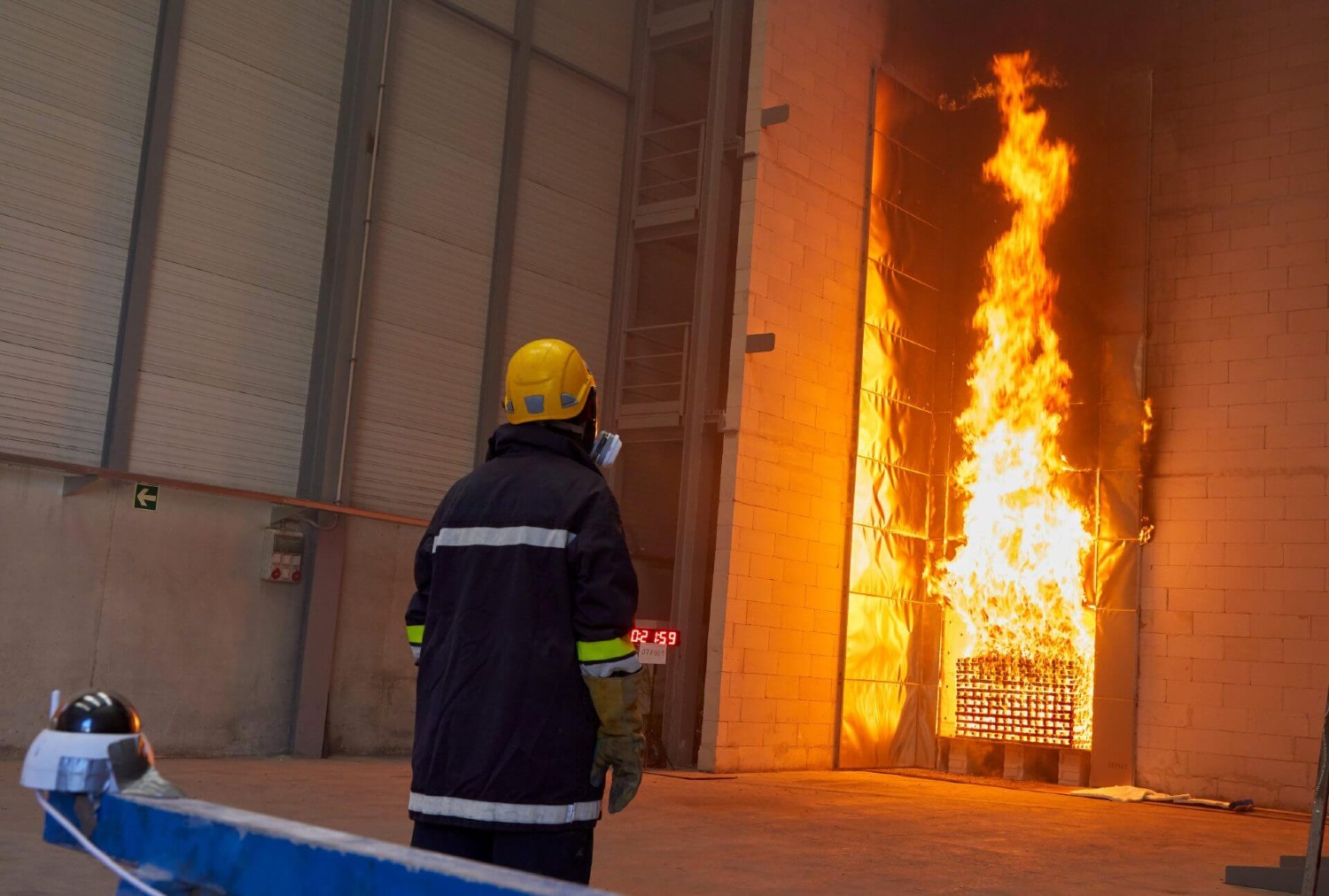 IPUR aclara dudas sobre los ensayos a gran escala de fachadas y su valor frente al fuego