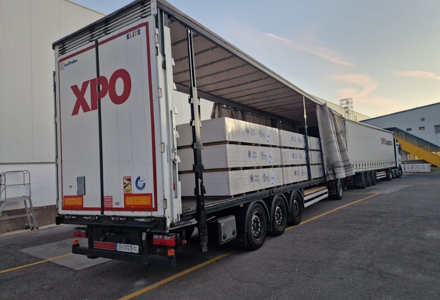 XPO Logistics y Saint-Gobain Placo consolidan su alianza estratégica con un nuevo Duo-Tráiler en España